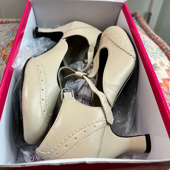 Funtasma Flapper T-Strap Pumps sz 10 - Picture 3 of 6